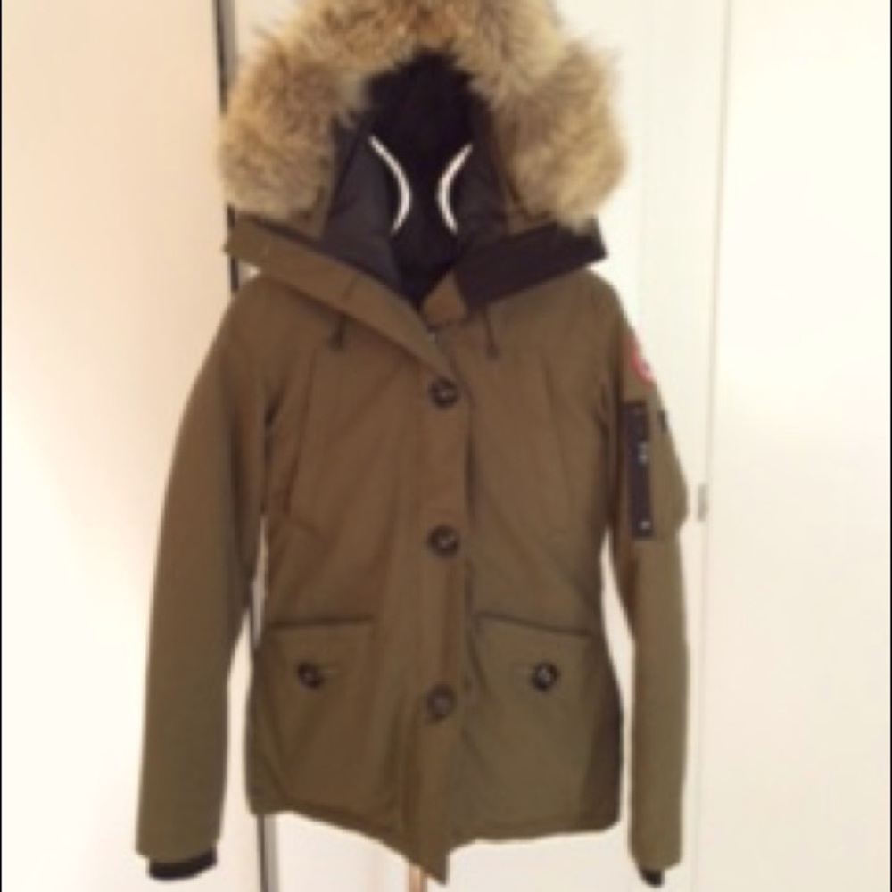 Canada Goose Jacket in Army Green size XS